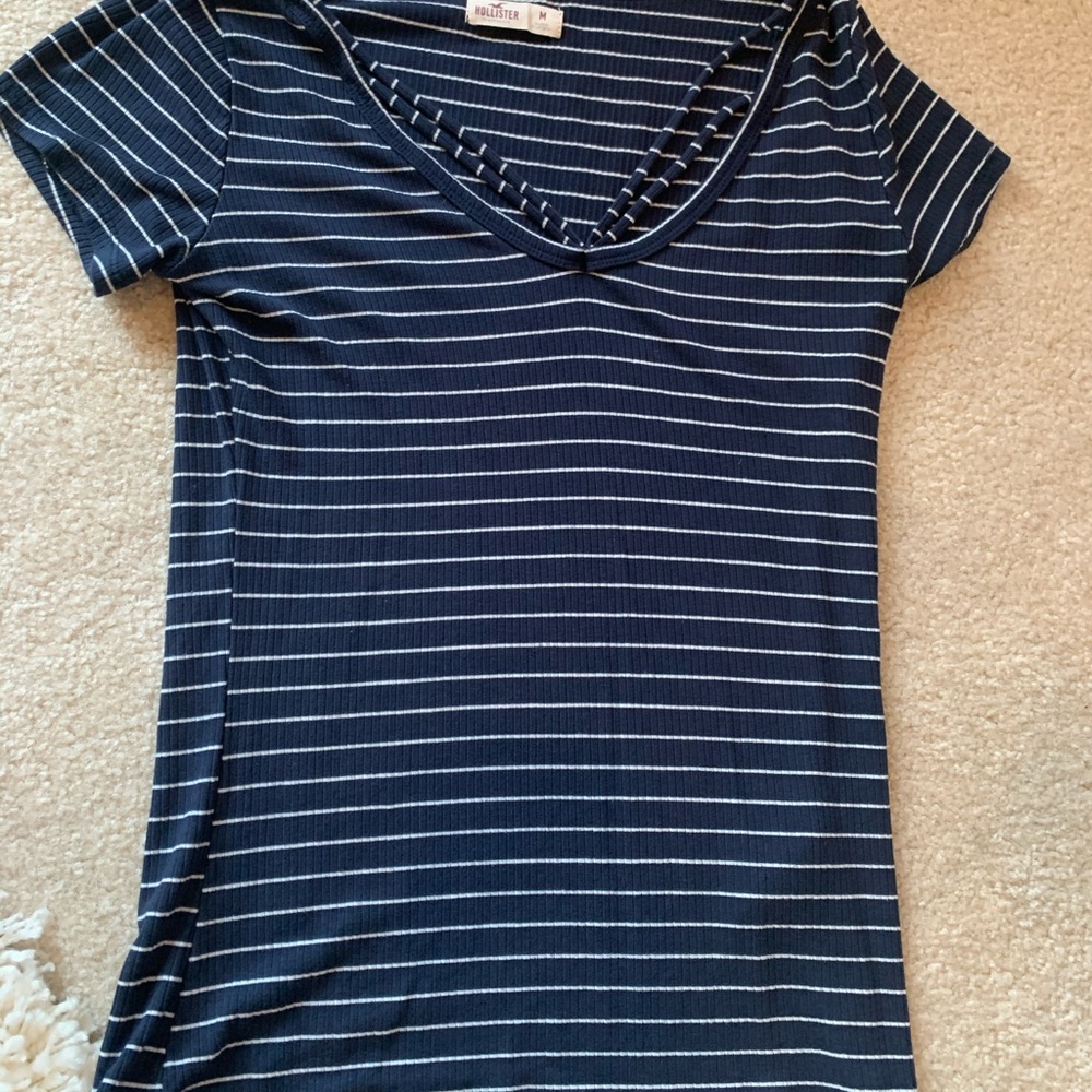 blue v-neck hollister tee